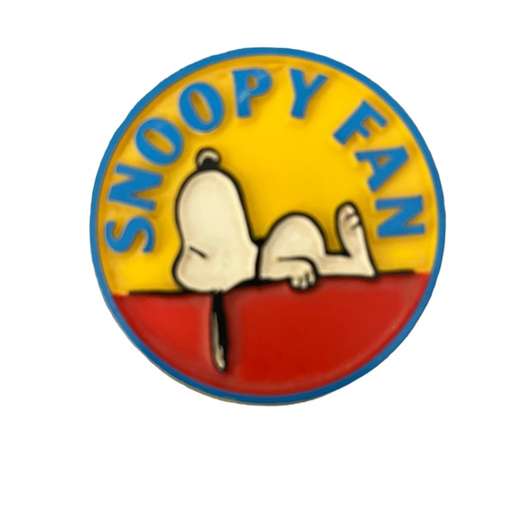 Vintage Snoopy Fan 1958 Yellow Plastic Button - Picture 2 of 4